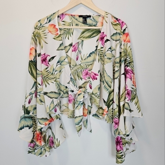 Forever 21 Tops - Forever 21 Tropical Flowers Green White Tie-Front Flowy Crop Top Size Small